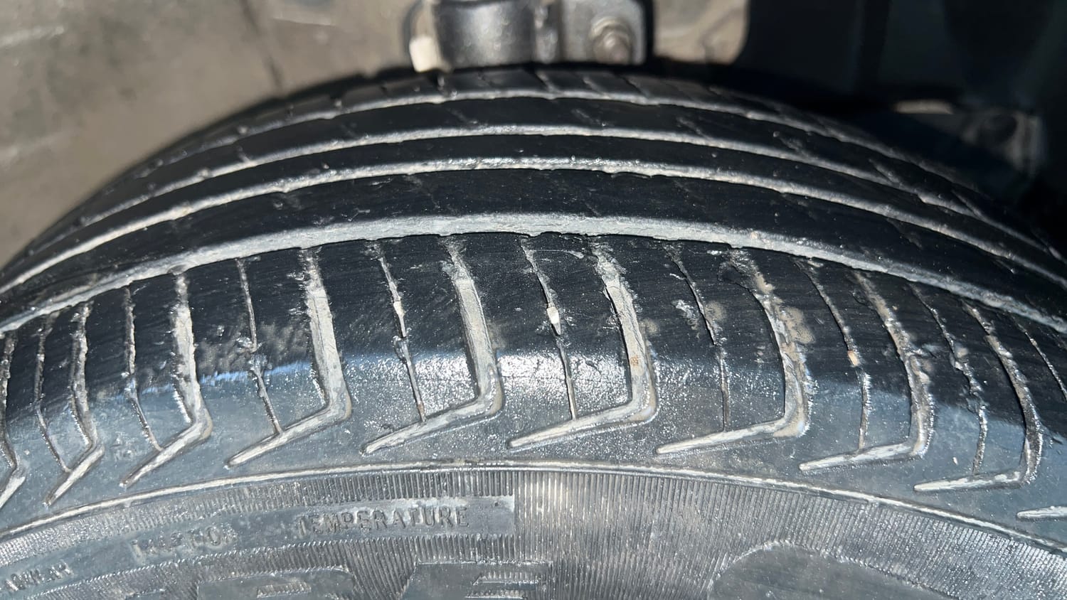 Used 2020 Maruti Suzuki Wagon R LXi 1.0 CNG Cng Manual tyres RIGHT FRONT TYRE TREAD VIEW