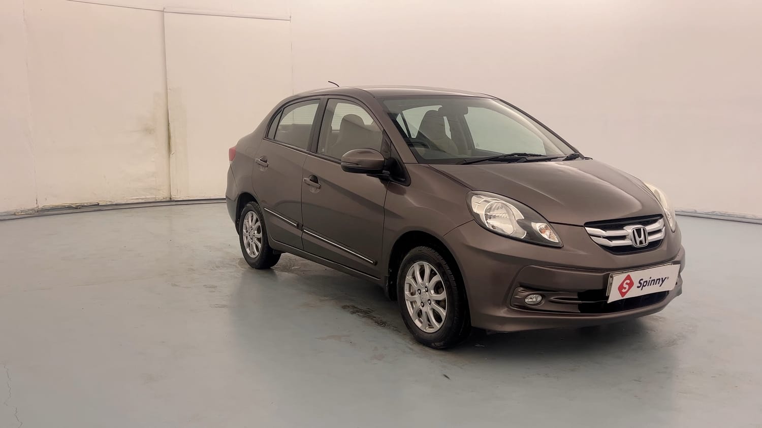 Used 2016 Honda Amaze 1.2 VX i-VTEC Petrol Manual exterior RIGHT FRONT CORNER VIEW