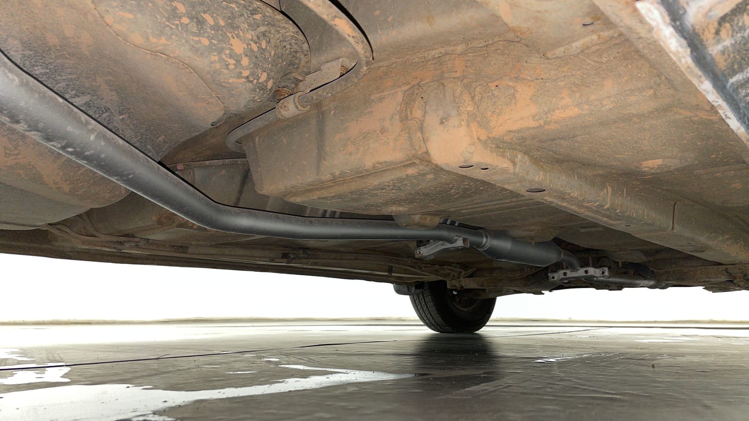 Used 2014 Hyundai i10 Sportz 1.1 iRDE2 Petrol Manual extra REAR RIGHT UNDERBODY VIEW