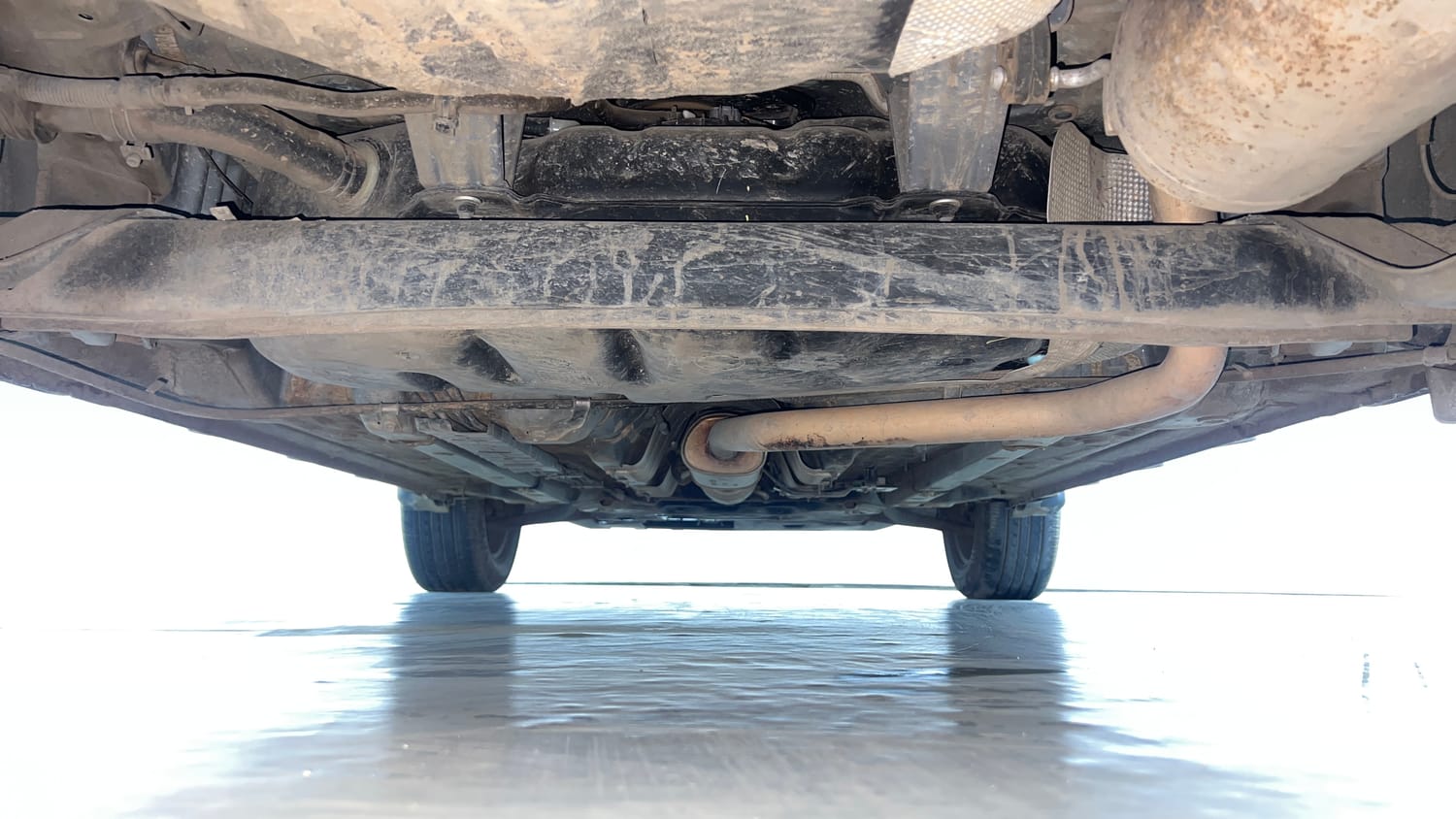 Used 2023 Hyundai Venue S (O) 1.0 Turbo DCT Petrol Automatic extra REAR UNDERBODY VIEW (TAKEN FROM REAR)