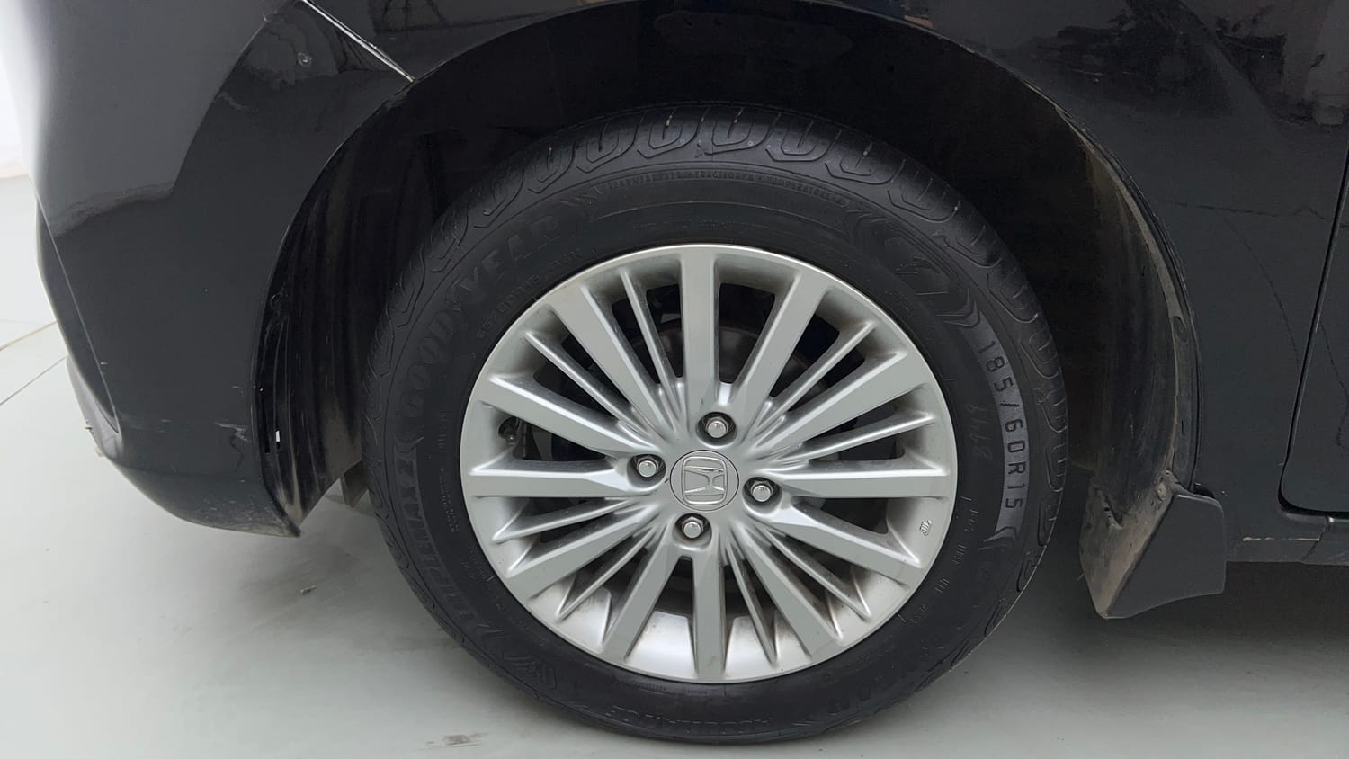 Used 2025 Honda Amaze VX 1.2 Petrol CVT Petrol Automatic tyres LEFT FRONT TYRE RIM VIEW