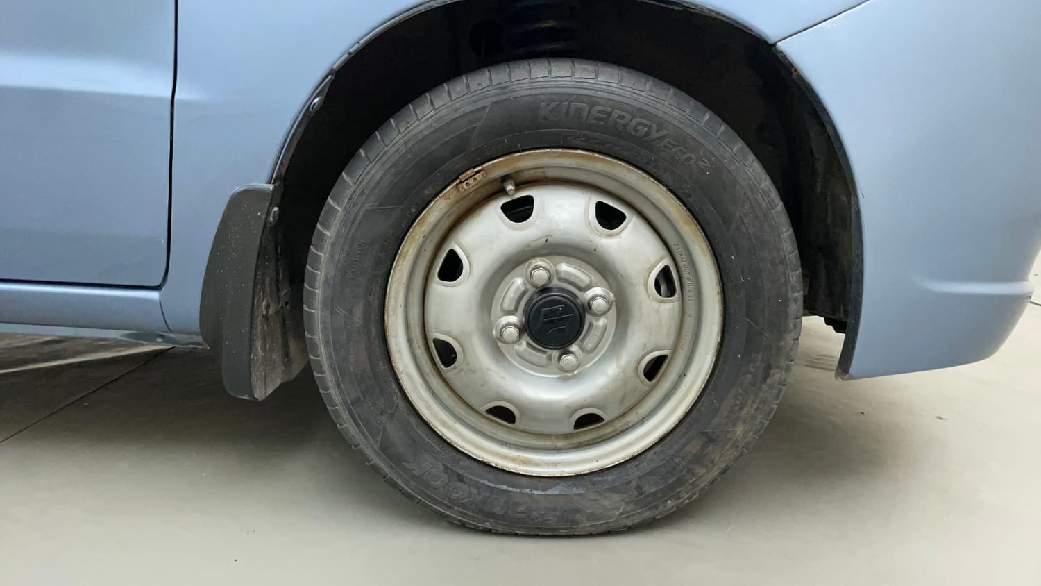 Used 2014 Maruti Suzuki Estilo LXi BS-IV Petrol Manual tyres RIGHT FRONT TYRE RIM VIEW