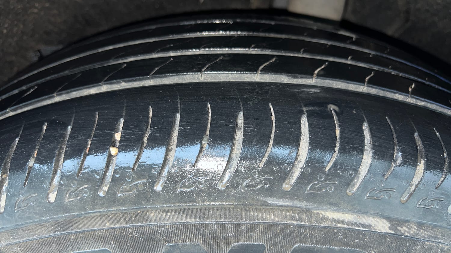 Used 2021 Mahindra XUV700 AX 7 Diesel AT Luxury Pack 7 STR Diesel Automatic tyres LEFT REAR TYRE TREAD VIEW
