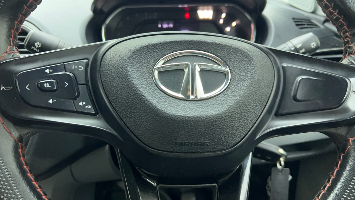 Used 2023 Tata Tiago XT CNG Cng Manual top_features Steering mounted controls