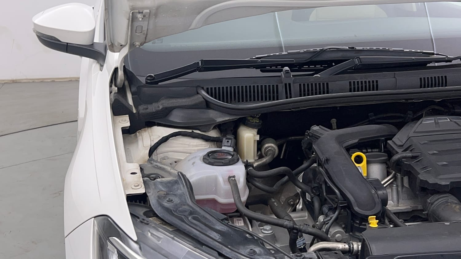 Used 2024 Volkswagen Virtus Topline 1.0 TSI AT Petrol Automatic engine ENGINE RIGHT SIDE HINGE & APRON VIEW