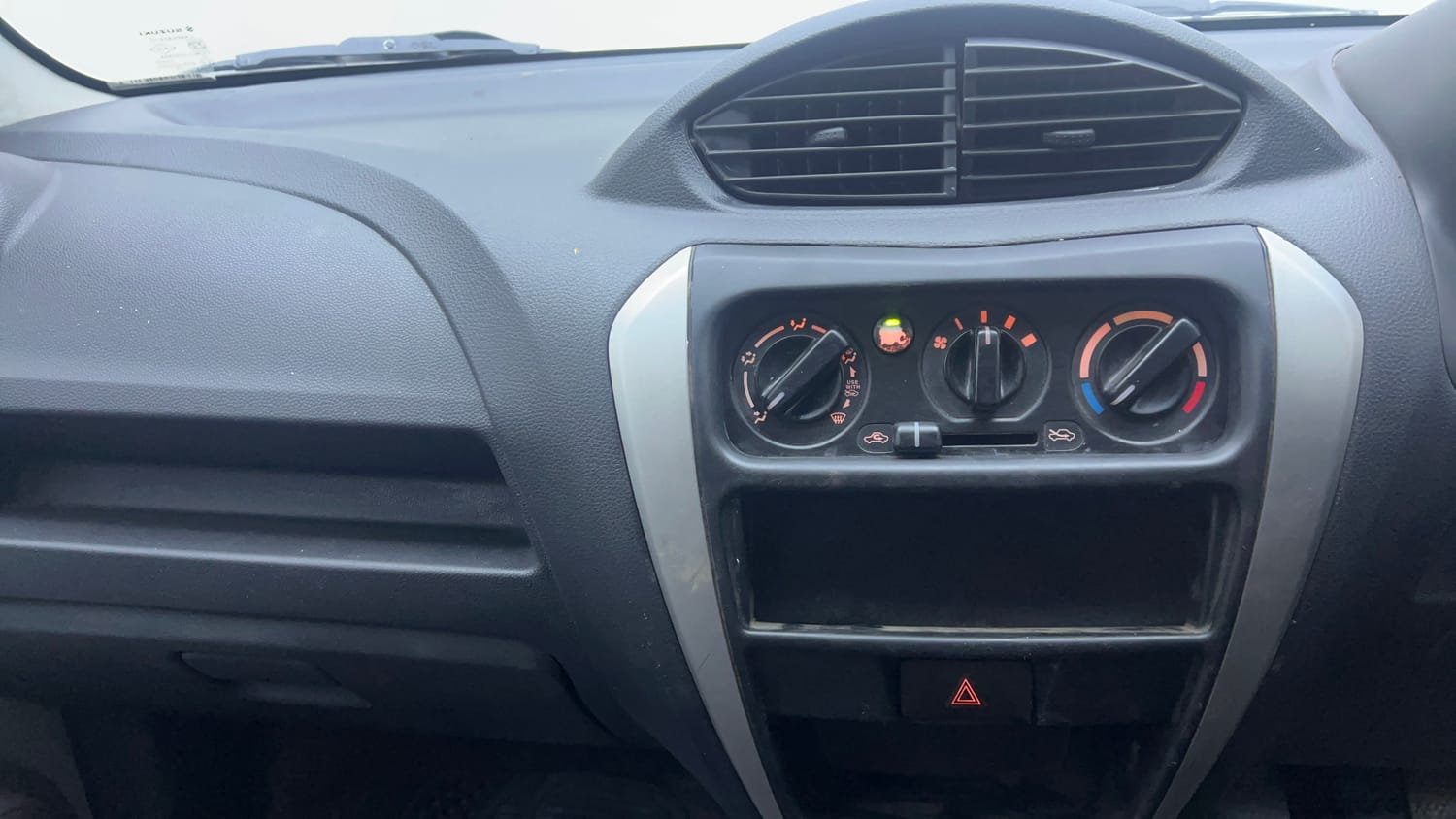 Used 2017 Maruti Suzuki Alto 800 LXi Petrol Manual interior MUSIC SYSTEM & AC CONTROL VIEW