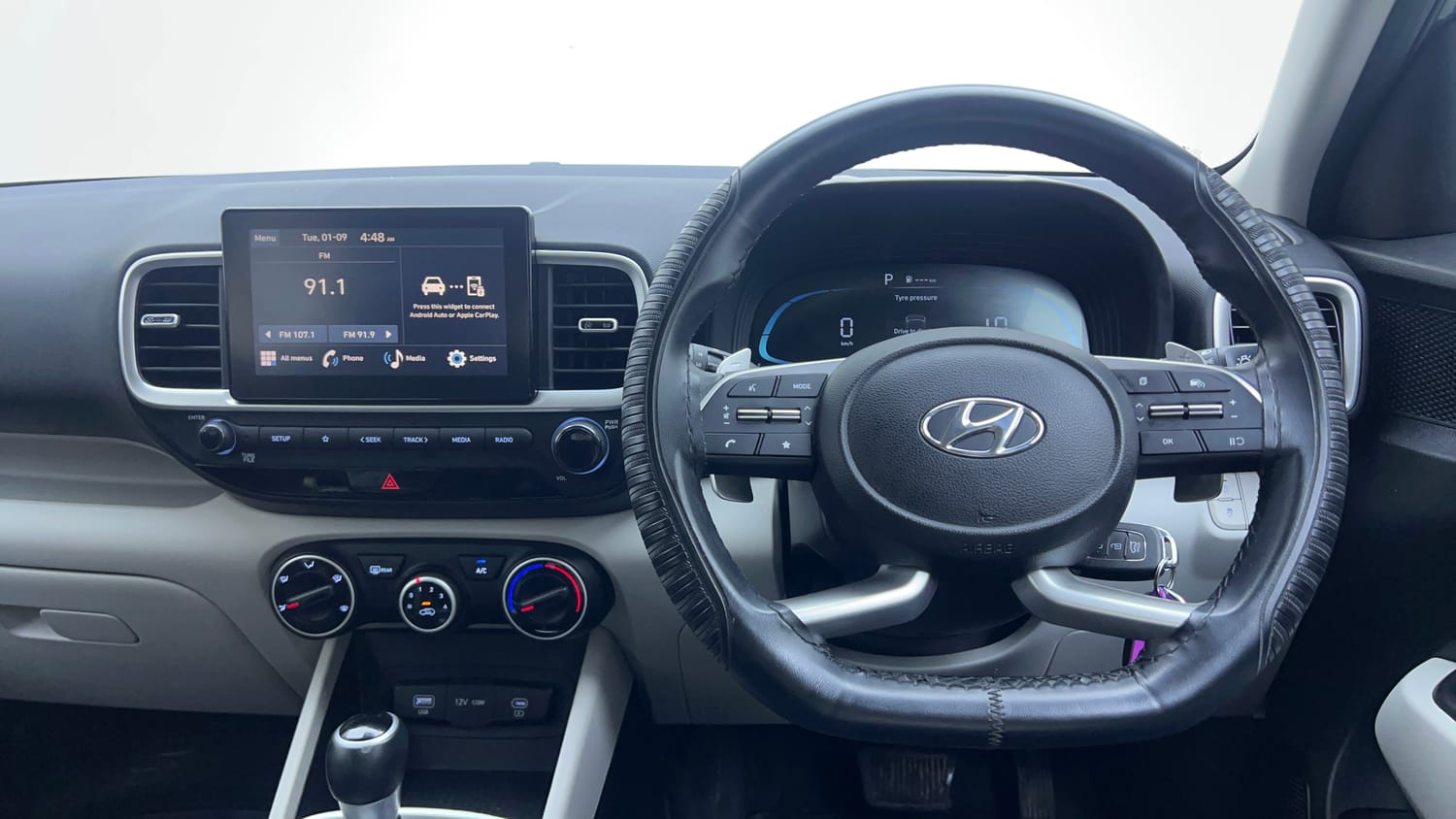 Used 2023 Hyundai Venue S (O) 1.0 Turbo DCT Petrol Automatic interior STEERING VIEW