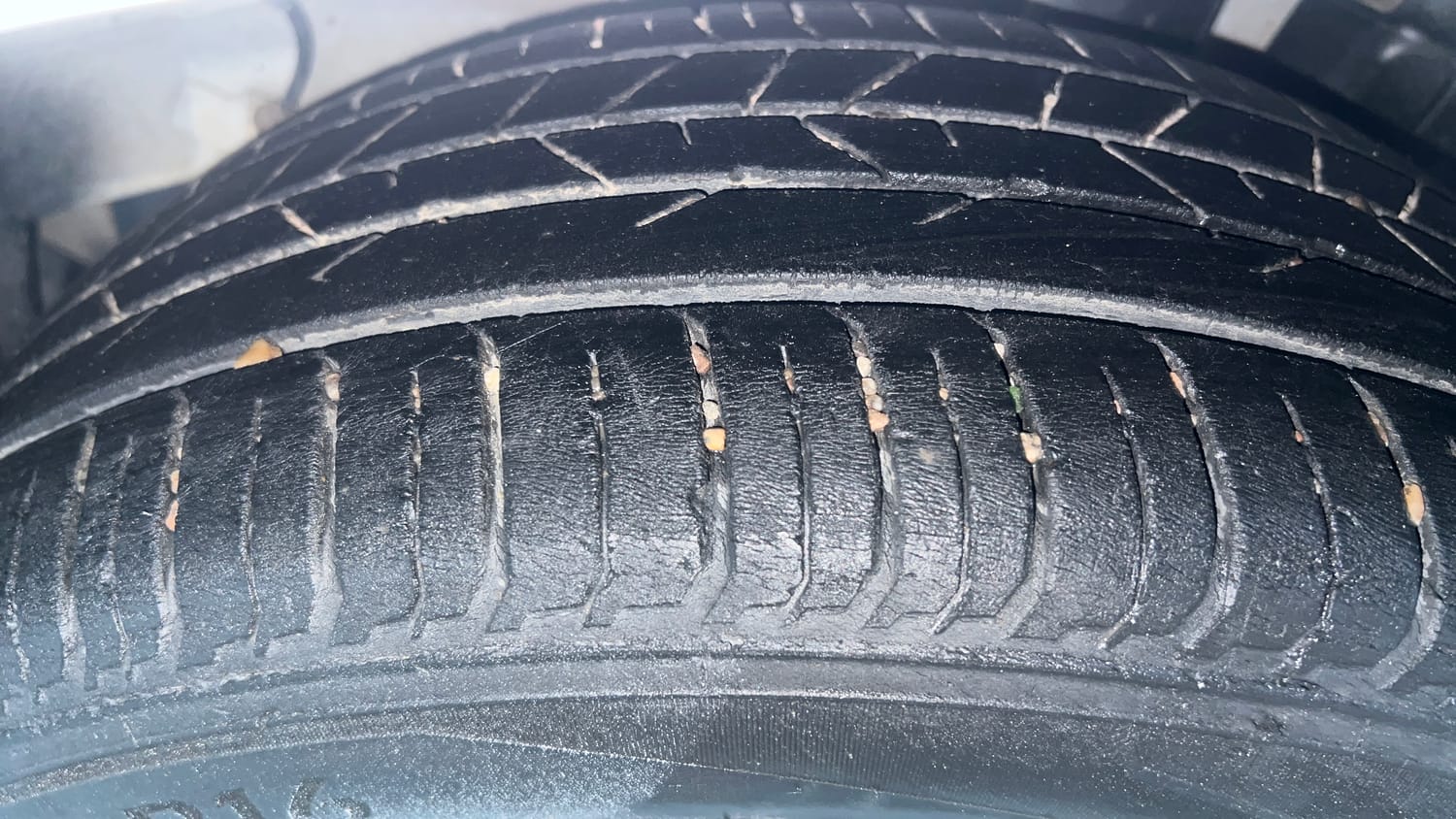 Used 2023 Hyundai i20 Sportz 1.2 IVT Petrol Automatic tyres LEFT REAR TYRE TREAD VIEW