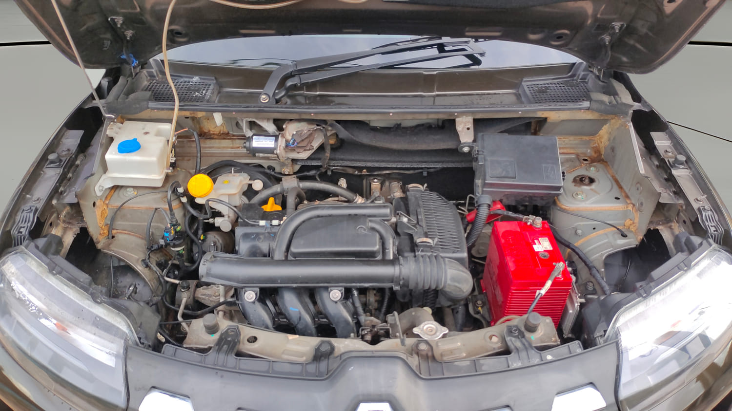 Used 2021 Renault Kwid RXT 1.0 Opt Petrol Manual engine ENGINE & BONNET OPEN FRONT VIEW