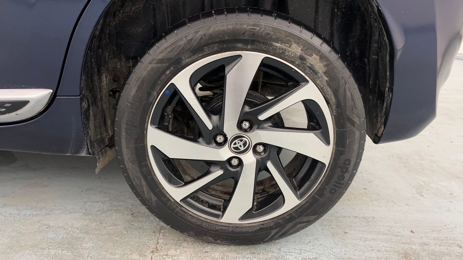Used 2022 Toyota Glanza V AMT Petrol Automatic tyres LEFT REAR TYRE RIM VIEW