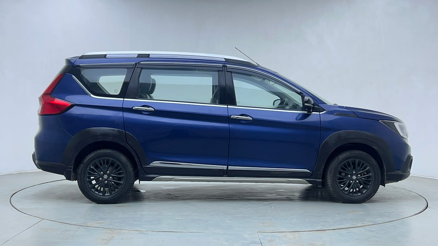 Used 2021 Maruti Suzuki XL6 Alpha AT Petrol Petrol Automatic exterior RIGHT SIDE VIEW
