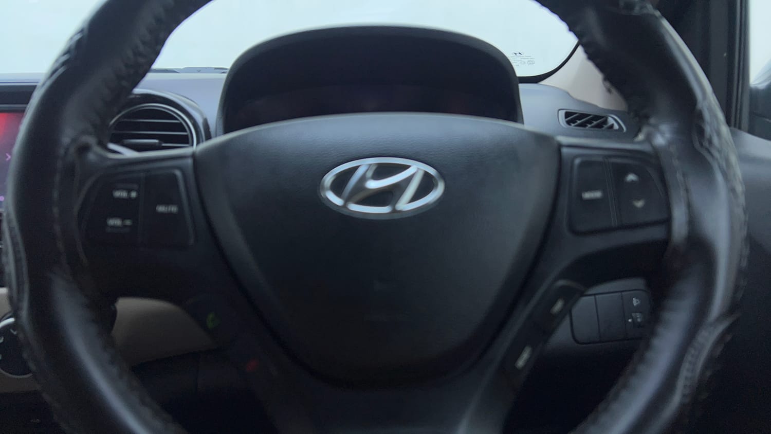 Used 2017 Hyundai Grand i10 Asta AT 1.2 Kappa VTVT (O) Petrol Automatic top_features Airbags