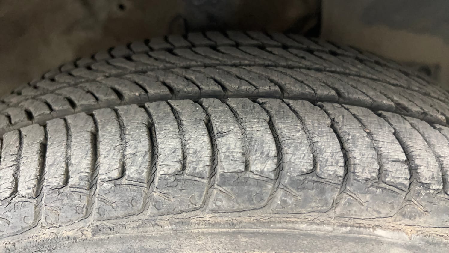 Used 2019 Maruti Suzuki Wagon R 1.0 VXI AMT Petrol Automatic tyres RIGHT FRONT TYRE TREAD VIEW