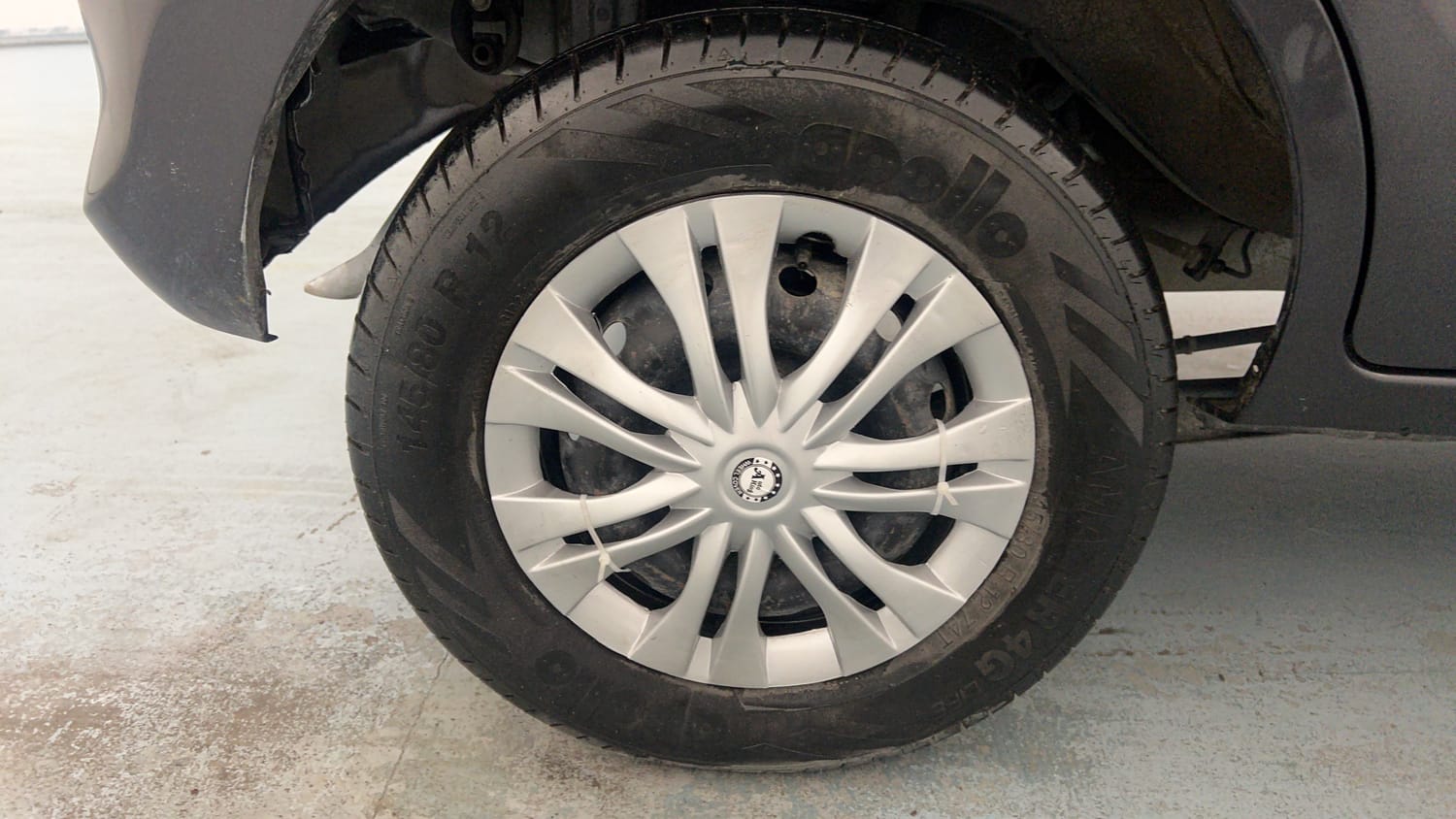 Used 2013 Maruti Suzuki Alto 800 Lxi Petrol Manual tyres RIGHT REAR TYRE RIM VIEW