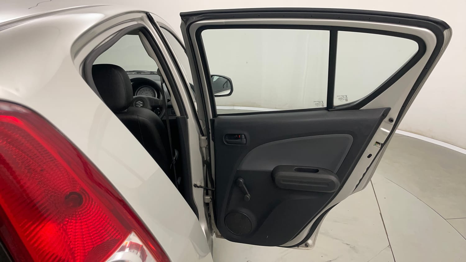 Used 2014 Maruti Suzuki Ritz Lxi BS-IV Petrol Manual interior RIGHT REAR DOOR OPEN VIEW