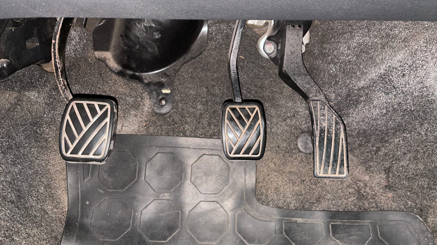 Used 2015 Maruti Suzuki Ritz Vxi BS-IV Petrol Manual interior PEDALS VIEW