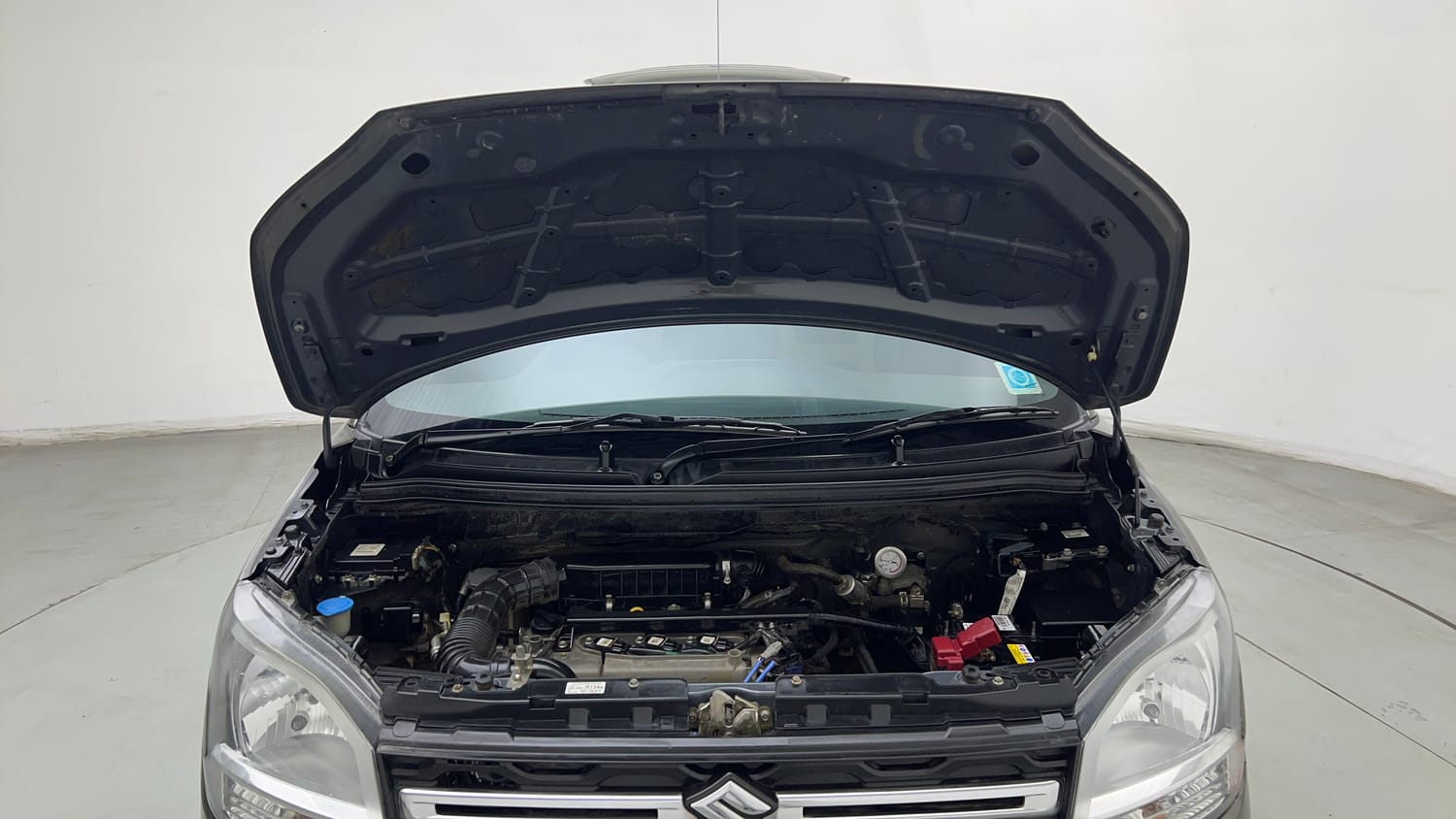 Used 2020 Maruti Suzuki Wagon R LXi 1.0 CNG Cng Manual engine ENGINE & BONNET OPEN FRONT VIEW