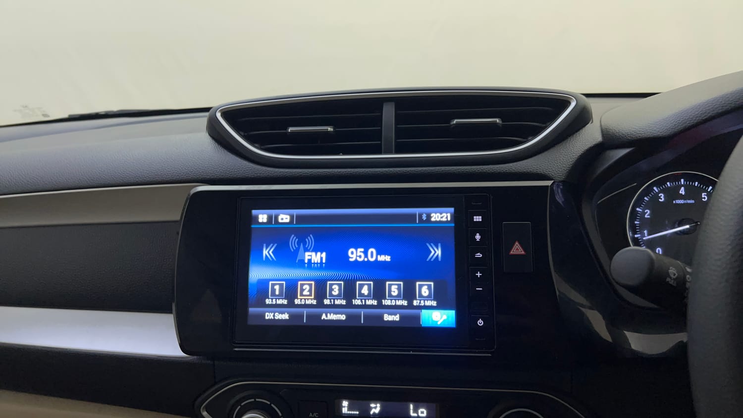 Used 2025 honda Amaze 2nd Generation VX 1.2 Petrol CVT Petrol Automatic top_features Integrated (in-dash) music system