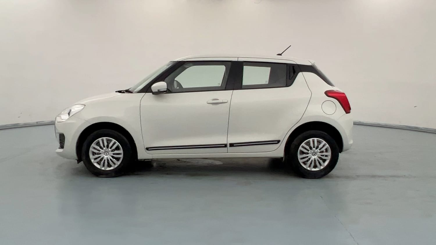 Used 2021 Maruti Suzuki Swift VXi Petrol Manual exterior LEFT SIDE VIEW