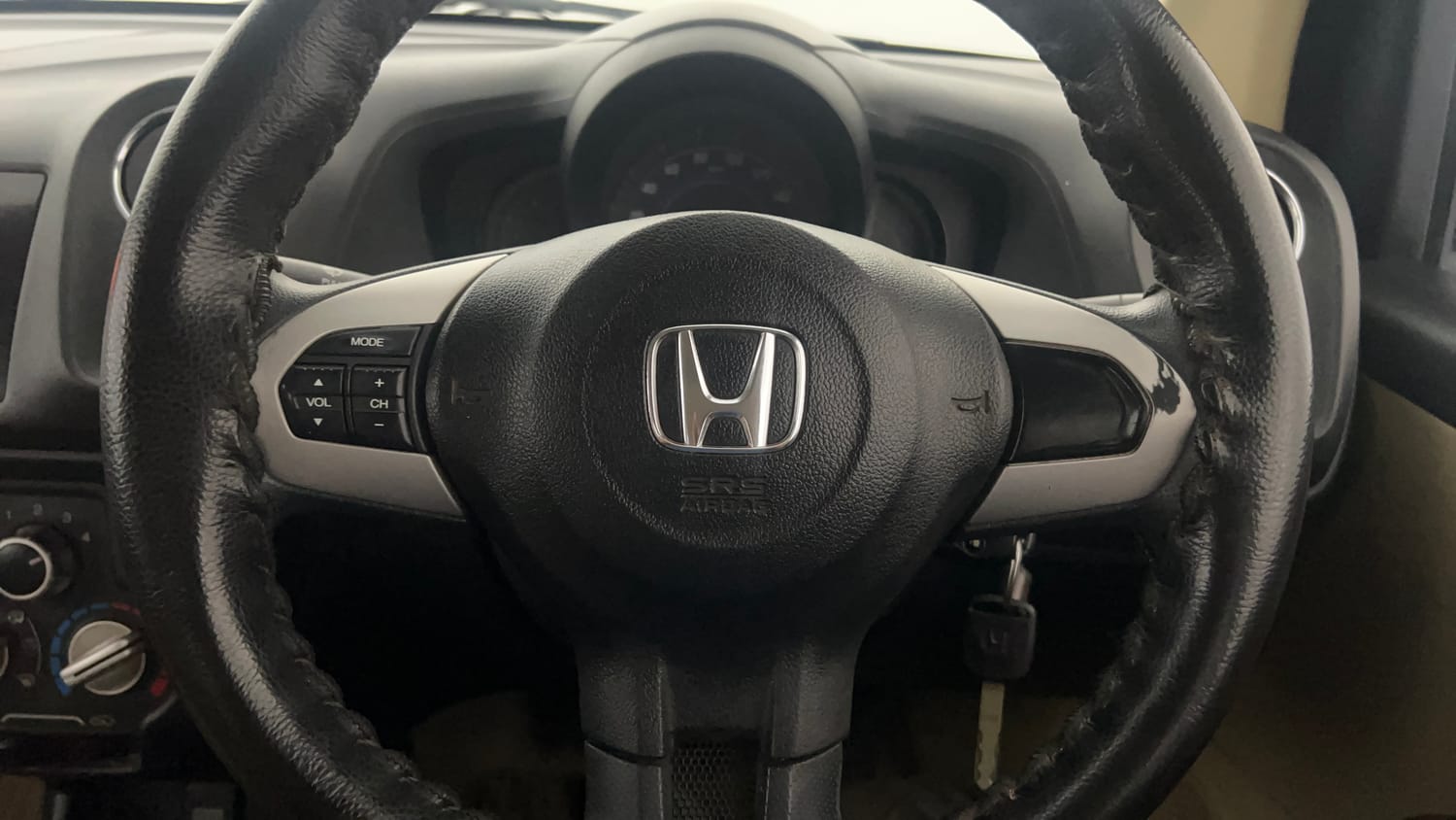 Used 2016 Honda Amaze 1.2 VX i-VTEC Petrol Manual top_features Steering mounted controls