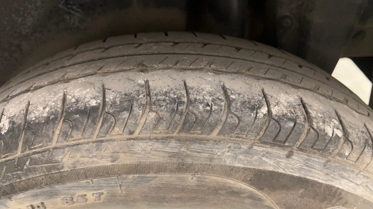 Used 2015 Maruti Suzuki Swift VXi Petrol Manual tyres LEFT REAR TYRE TREAD VIEW