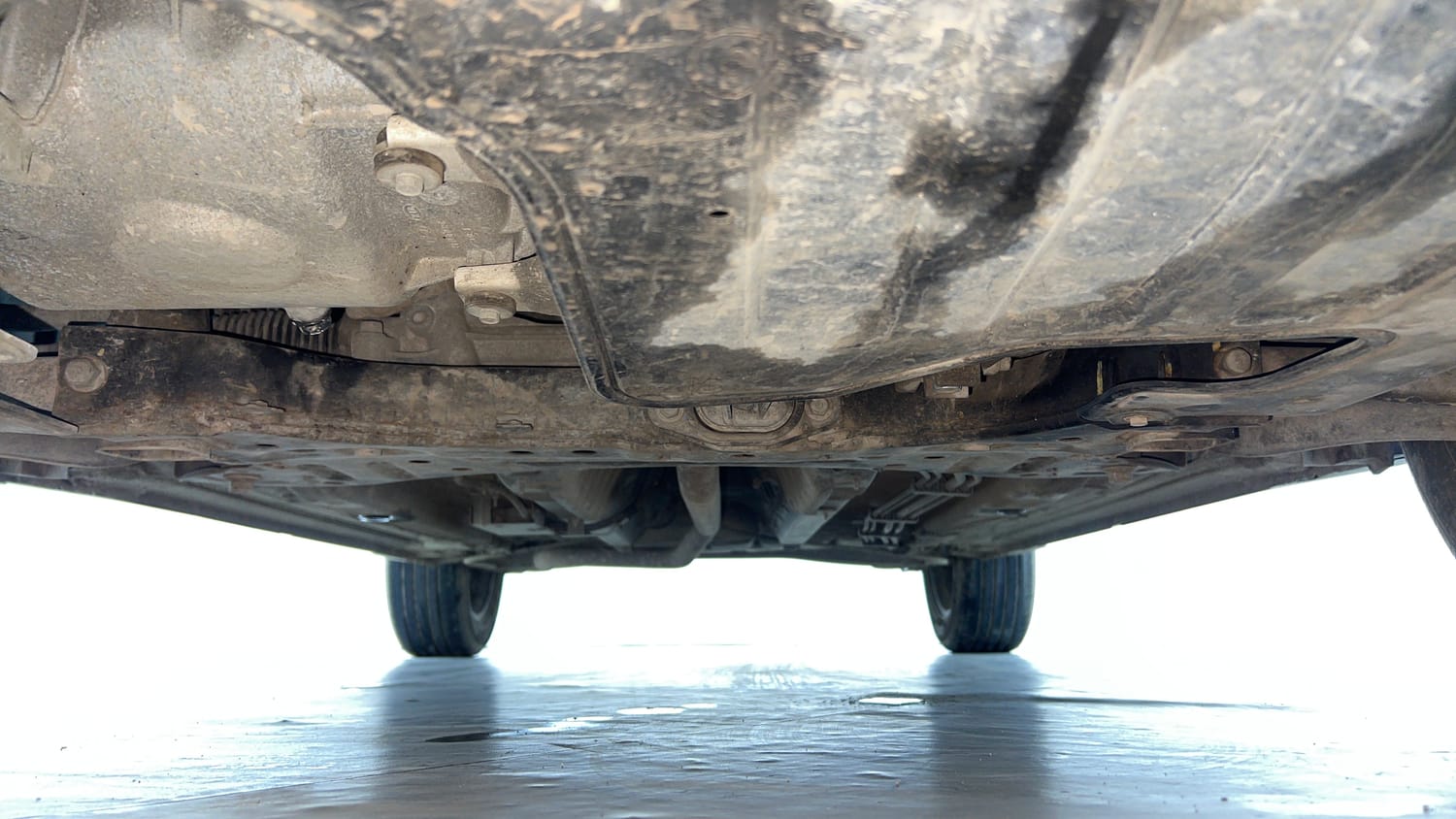 Used 2020 Kia Sonet GTX Plus 1.5 Diesel Manual extra FRONT LEFT UNDERBODY VIEW