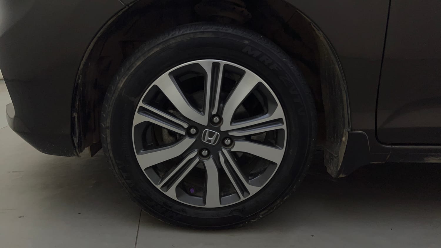 Used 2025 honda Amaze 2nd Generation VX 1.2 Petrol CVT Petrol Automatic tyres LEFT FRONT TYRE RIM VIEW