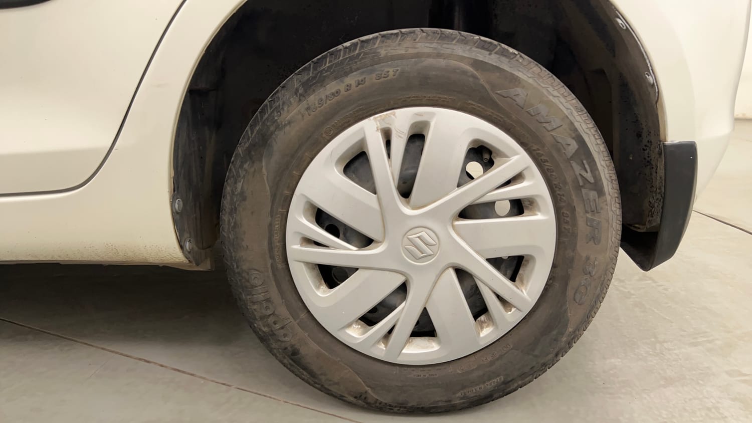 Used 2015 Maruti Suzuki Swift VXi Petrol Manual tyres LEFT REAR TYRE RIM VIEW