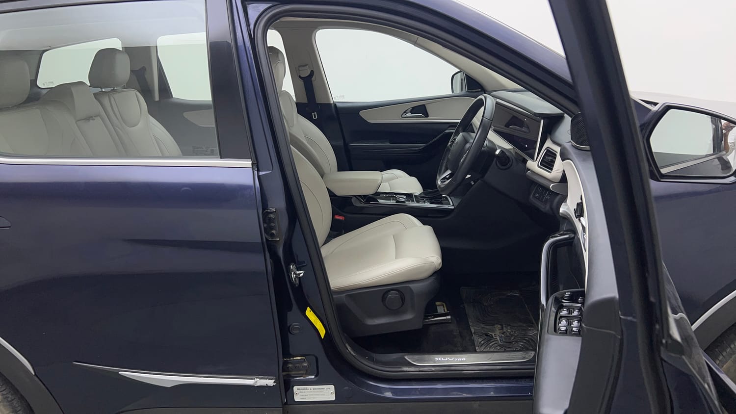 Used 2021 Mahindra XUV700 AX 7 Diesel AT Luxury Pack 7 STR Diesel Automatic interior RIGHT SIDE FRONT DOOR CABIN VIEW