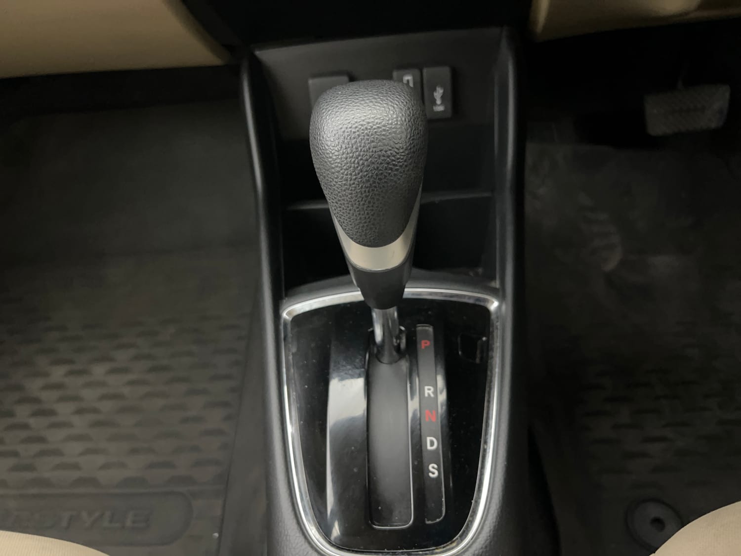 Used 2022 Honda Amaze VX CVT 1.2 Petrol Petrol Automatic interior GEAR  KNOB VIEW