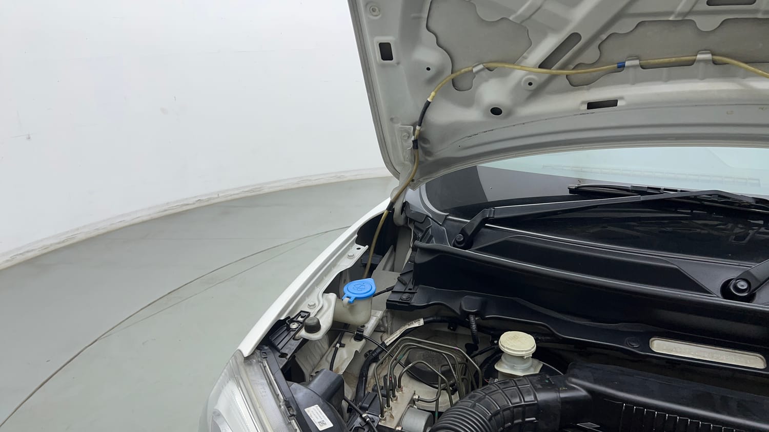 Used 2021 Maruti Suzuki S-Presso LXi CNG Cng Manual engine ENGINE RIGHT SIDE HINGE & APRON VIEW