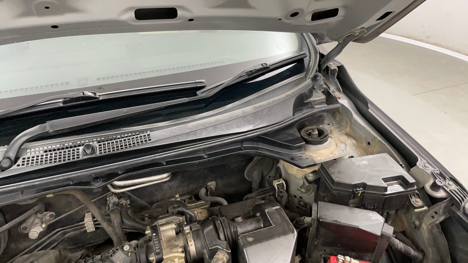 Used 2018 Honda Amaze 1.2 V MT Petrol Petrol Manual engine ENGINE LEFT SIDE HINGE & APRON VIEW