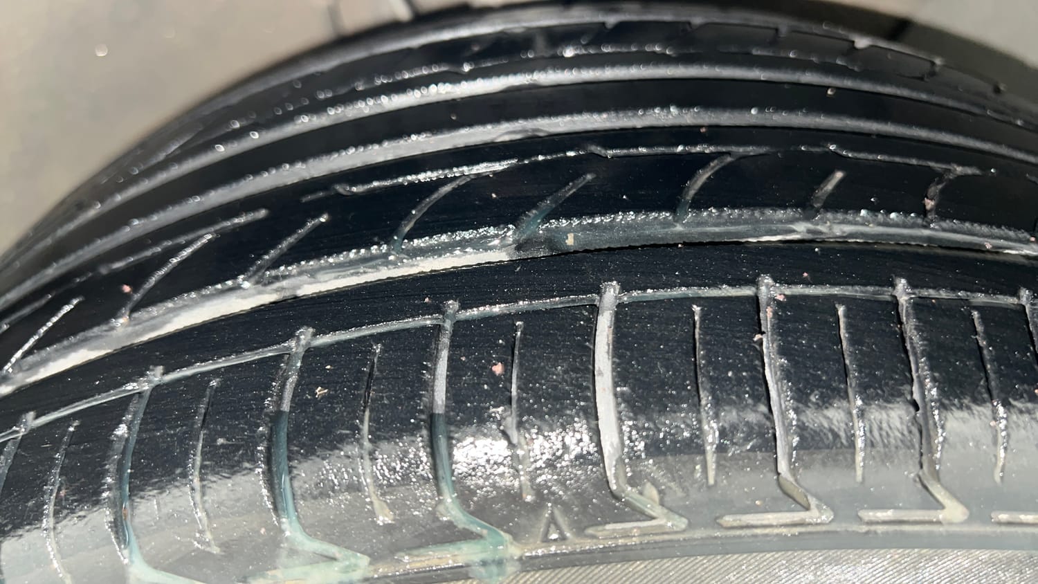 Used 2014 Hyundai Elite i20 Sportz 1.2 Petrol Manual tyres RIGHT FRONT TYRE TREAD VIEW