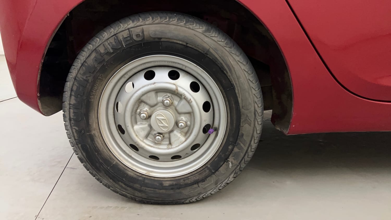 Used 2016 Hyundai Eon Era Petrol Manual tyres RIGHT REAR TYRE RIM VIEW