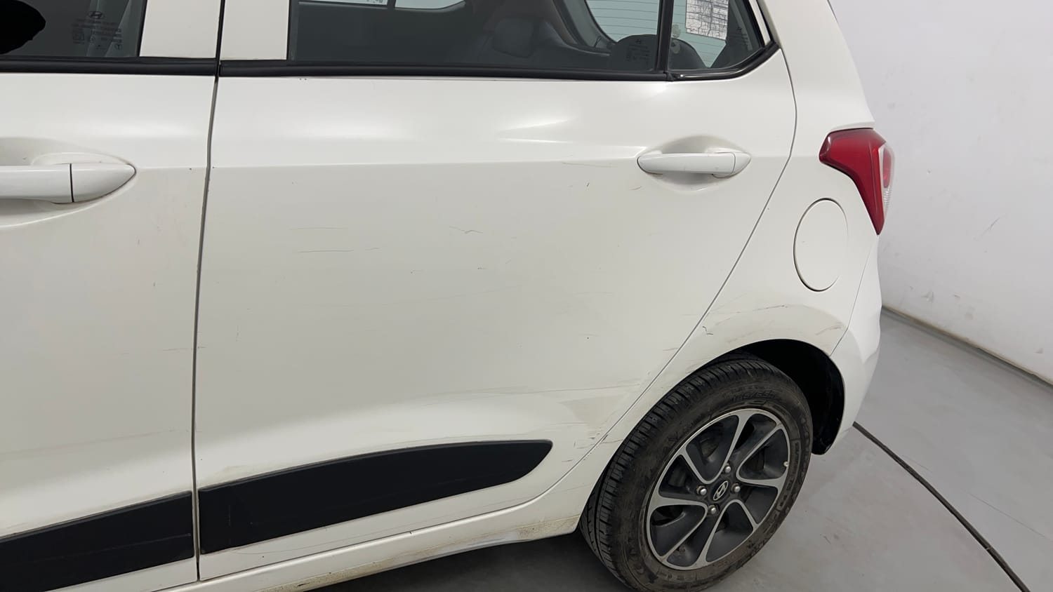 Used 2018 Hyundai Grand i10 Sportz AT 1.2 Kappa VTVT Petrol Automatic dents MINOR SCRATCH