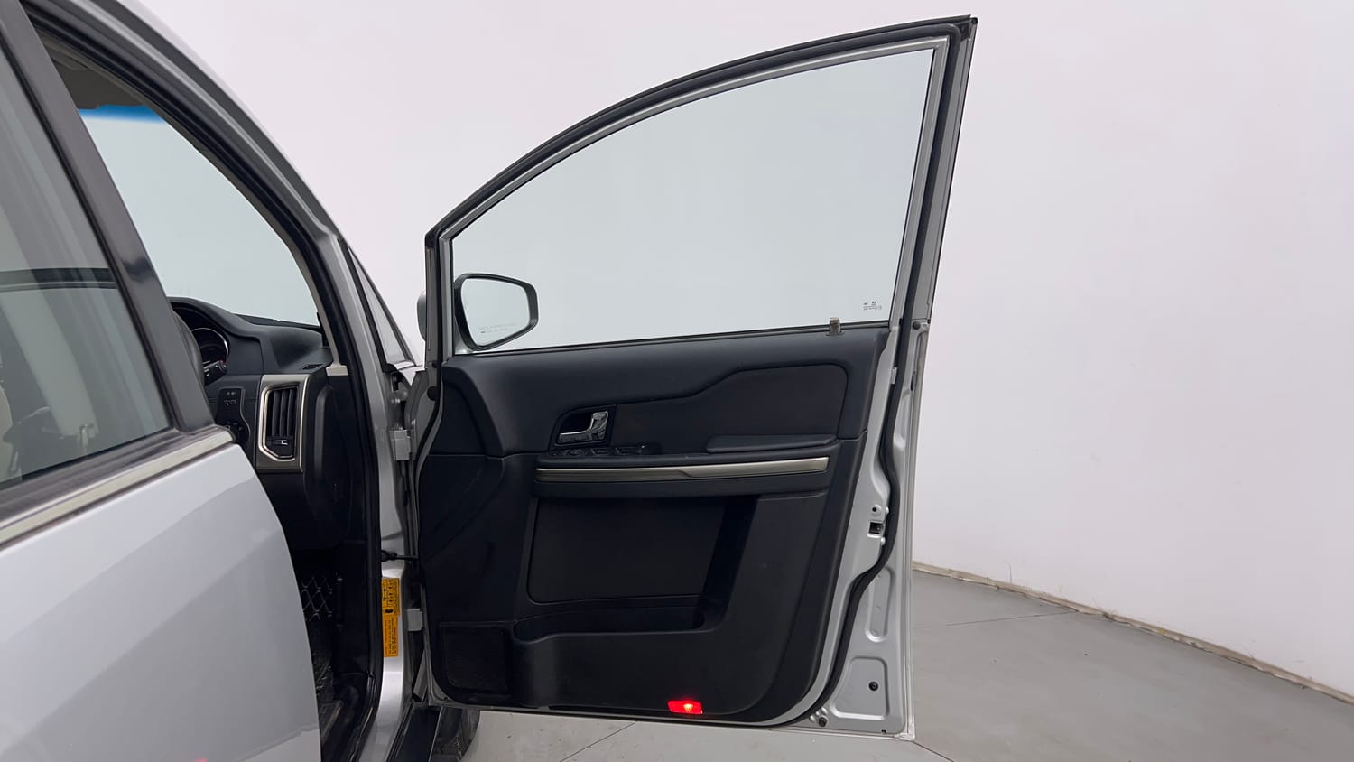 Used 2017 Tata Hexa XM 4x2 7 STR Diesel Manual interior RIGHT FRONT DOOR OPEN VIEW
