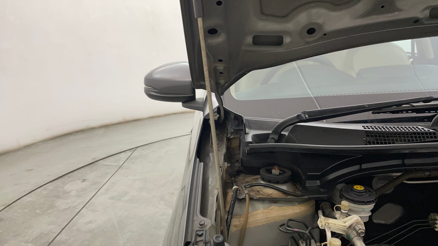 Used 2021 Honda Amaze 1.2 VX CVT Petrol Petrol Automatic engine ENGINE RIGHT SIDE HINGE & APRON VIEW