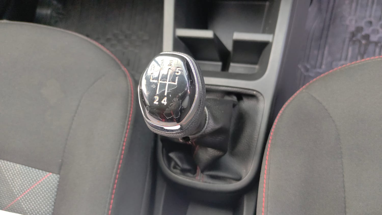 Used 2021 Renault Kwid RXT 1.0 Opt Petrol Manual interior GEAR  KNOB VIEW