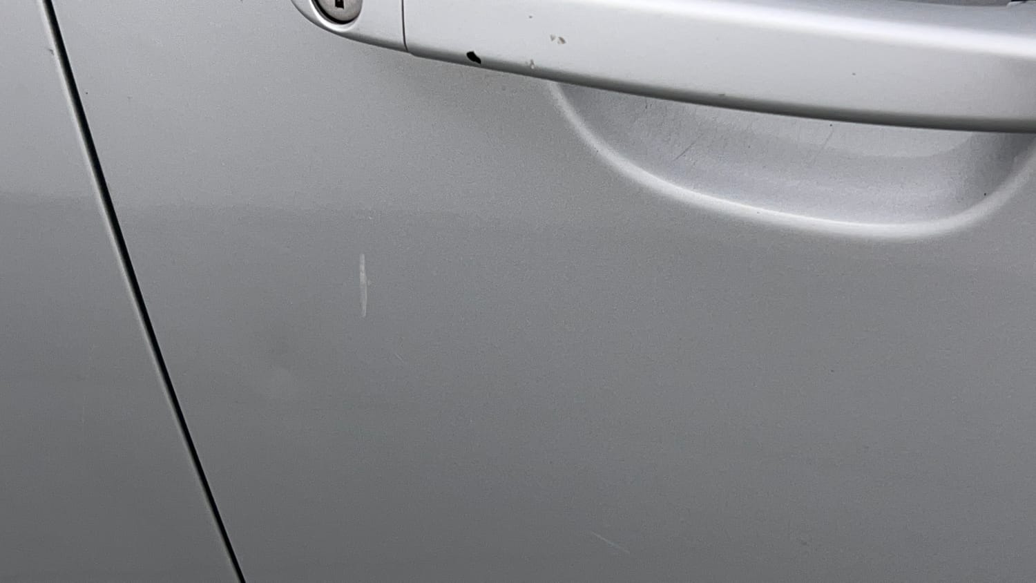 Used 2017 Tata Hexa XM 4x2 7 STR Diesel Manual dents MINOR SCRATCH