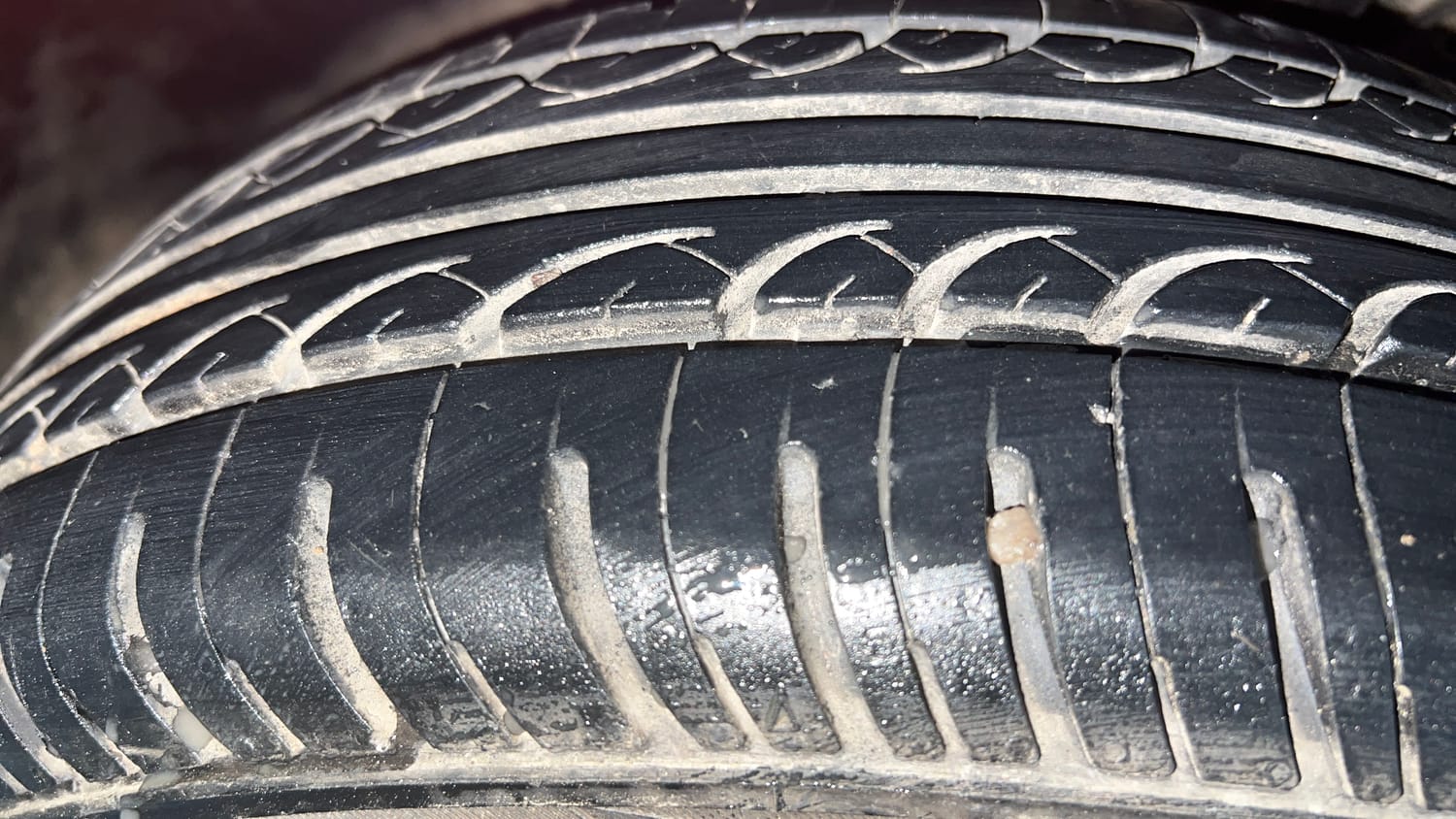 Used 2015 Hyundai Elite i20 Sportz 1.2 Petrol Manual tyres LEFT FRONT TYRE TREAD VIEW