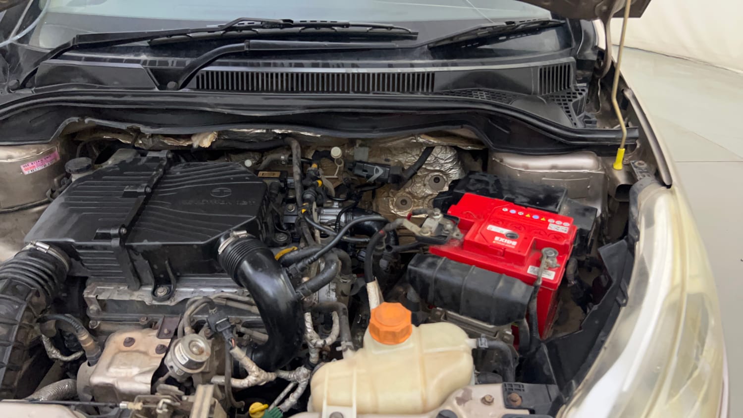 Used 2015 Tata Zest XE Petrol Petrol Manual engine ENGINE LEFT SIDE HINGE & APRON VIEW