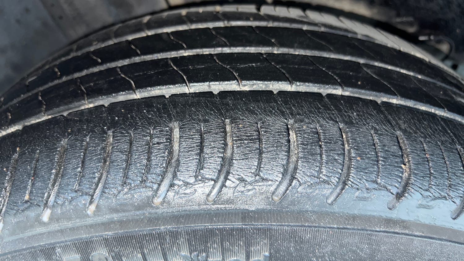 Used 2020 Tata Altroz XZ Petrol Petrol Manual tyres RIGHT REAR TYRE TREAD VIEW
