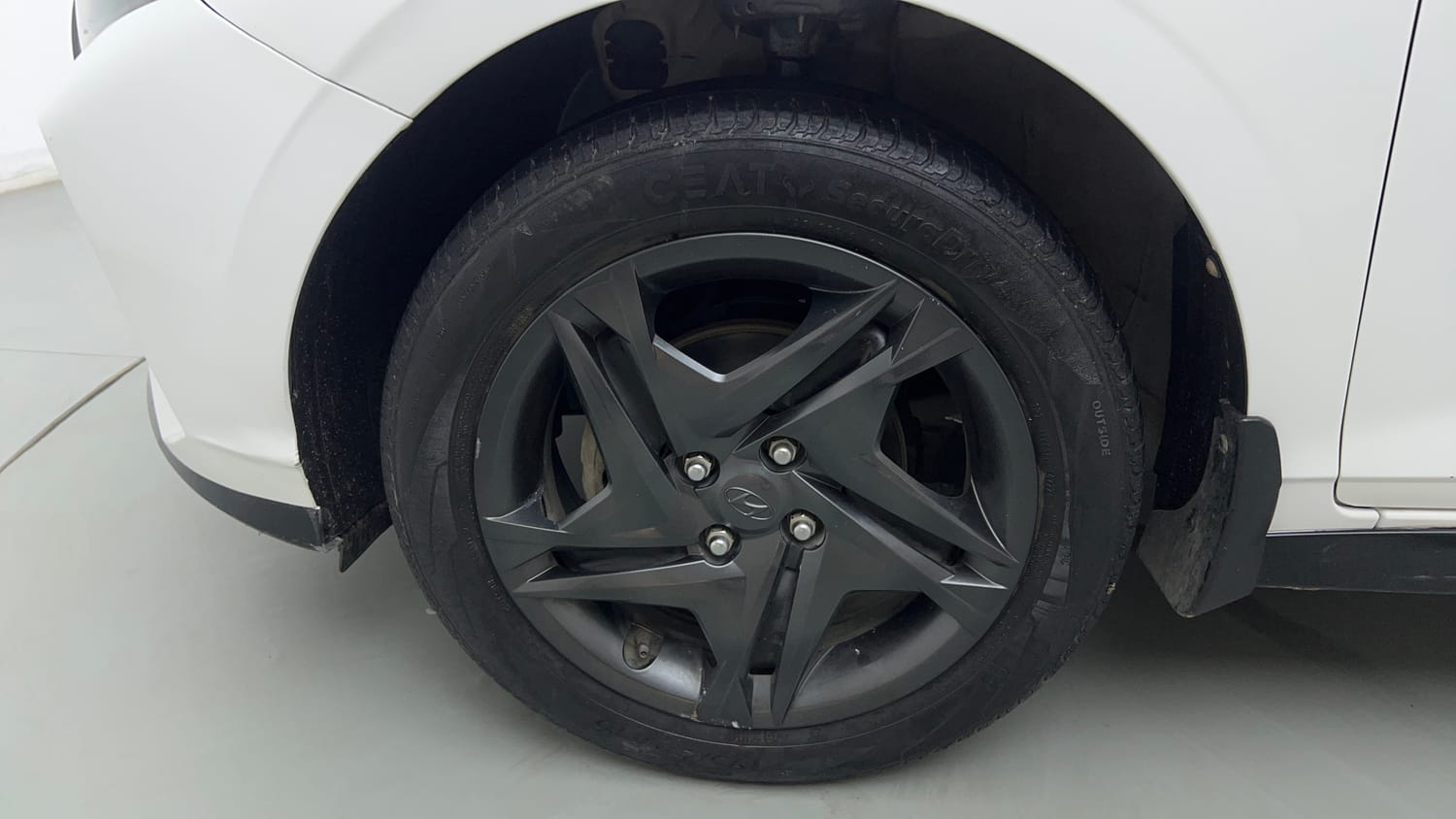 Used 2023 Hyundai i20 Sportz 1.2 IVT Petrol Automatic tyres LEFT FRONT TYRE RIM VIEW