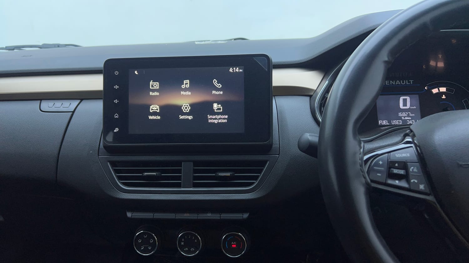 Used 2022 Renault Kiger RXT MT Petrol Manual top_features Touch screen infotainment system