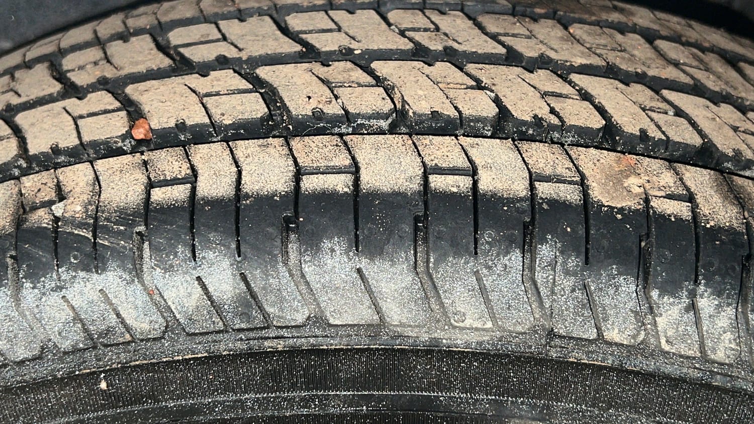 Used 2015 Maruti Suzuki Swift VXi Petrol Manual tyres LEFT REAR TYRE TREAD VIEW