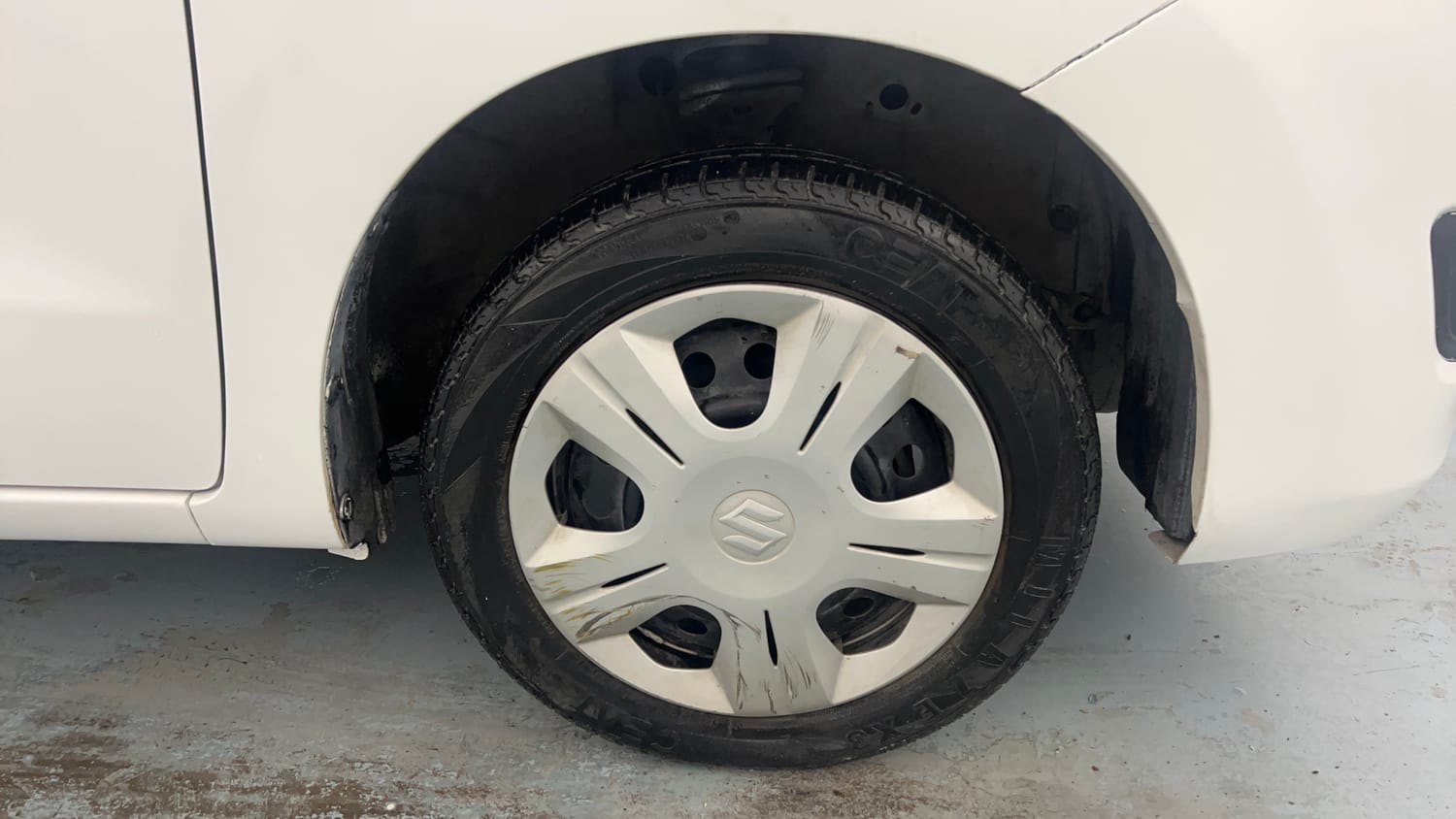 Used 2015 Maruti Suzuki Wagon R VXI Petrol Manual tyres RIGHT FRONT TYRE RIM VIEW