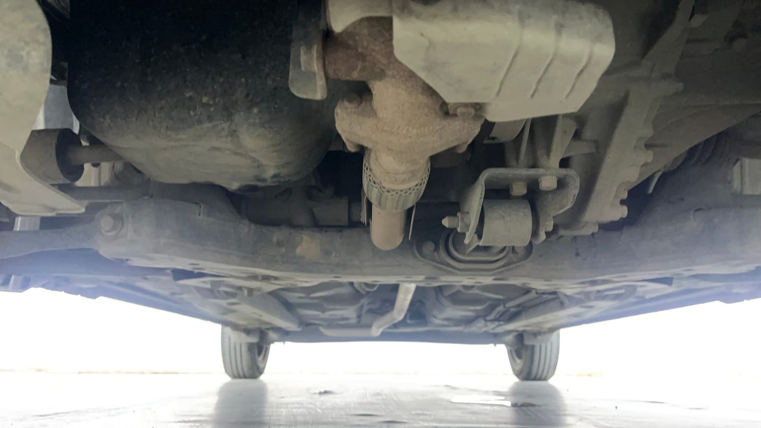 Used 2019 Hyundai Santro Asta Petrol Manual extra FRONT LEFT UNDERBODY VIEW