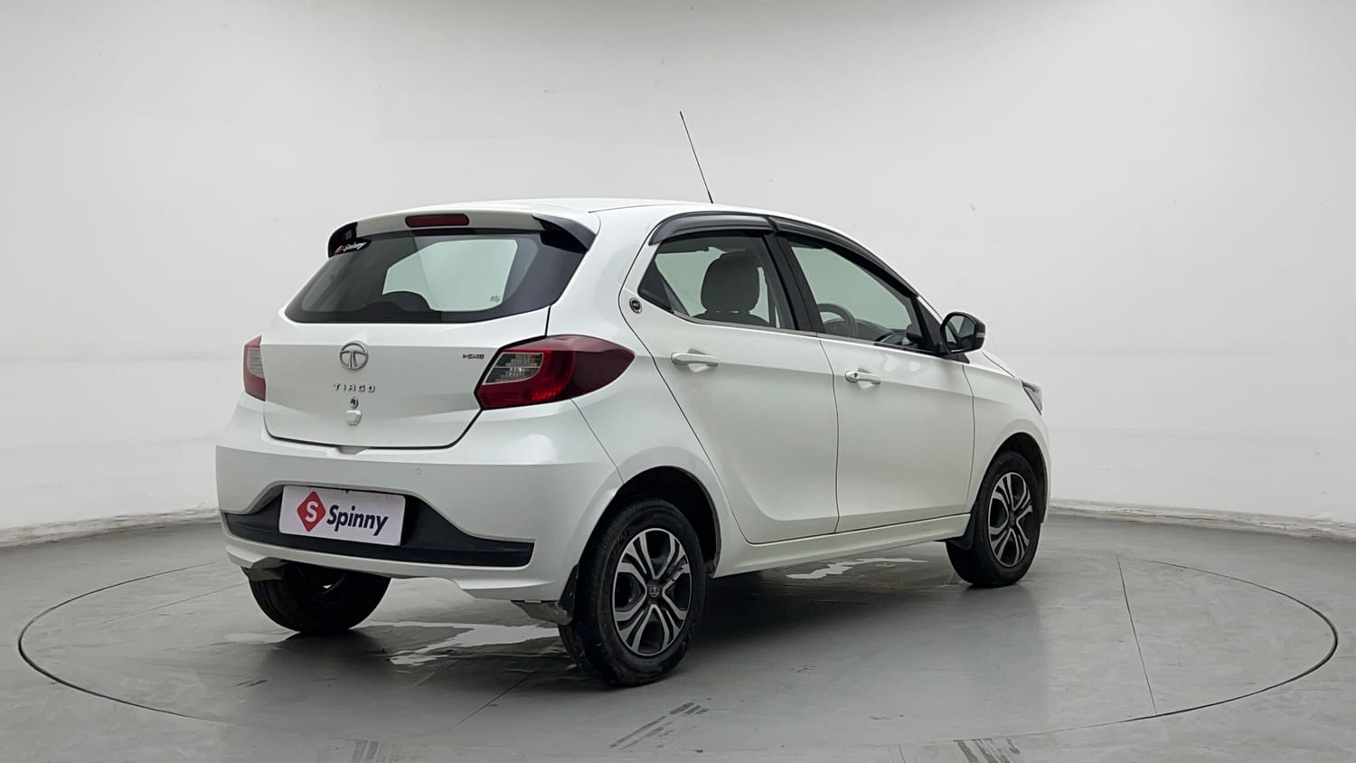 Used 2023 Tata Tiago XT CNG Cng Manual exterior RIGHT REAR CORNER VIEW