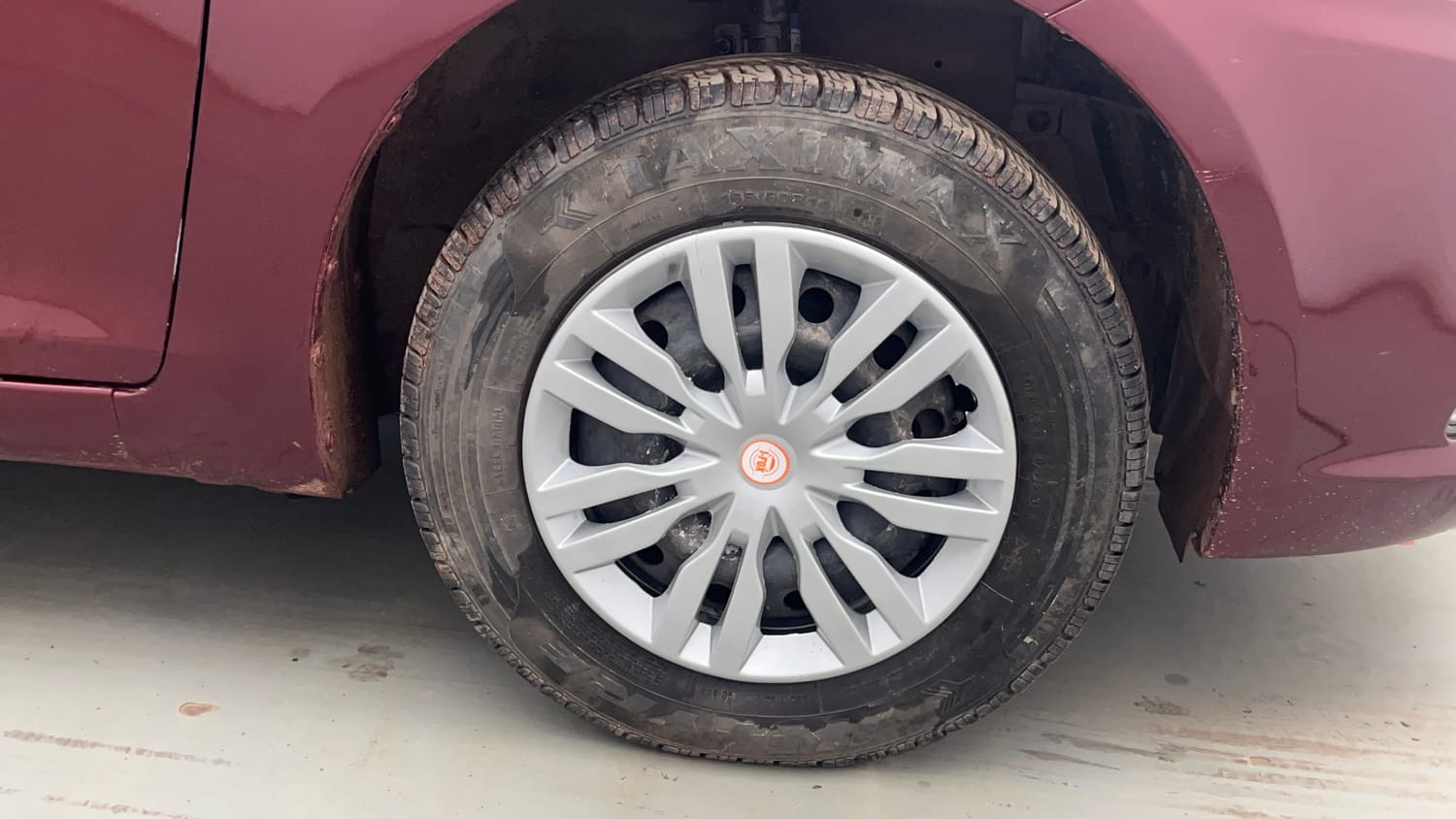 Used 2016 Maruti Suzuki Swift Dzire VXI Petrol Manual tyres RIGHT FRONT TYRE RIM VIEW