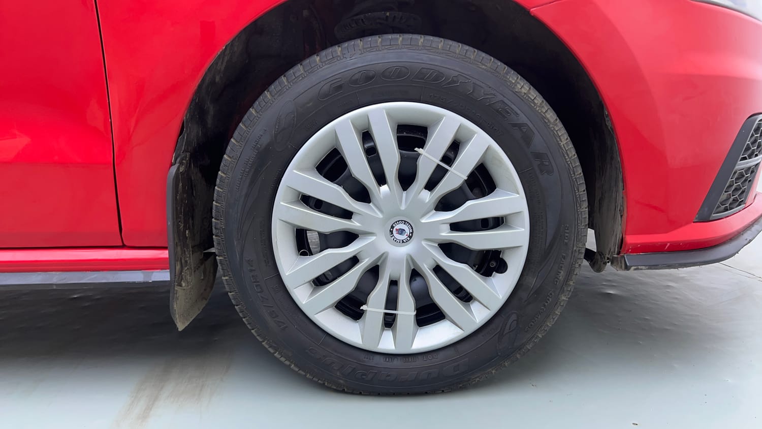 Used 2021 Volkswagen Polo Trendline 1.0L MPI Petrol Manual tyres RIGHT FRONT TYRE RIM VIEW